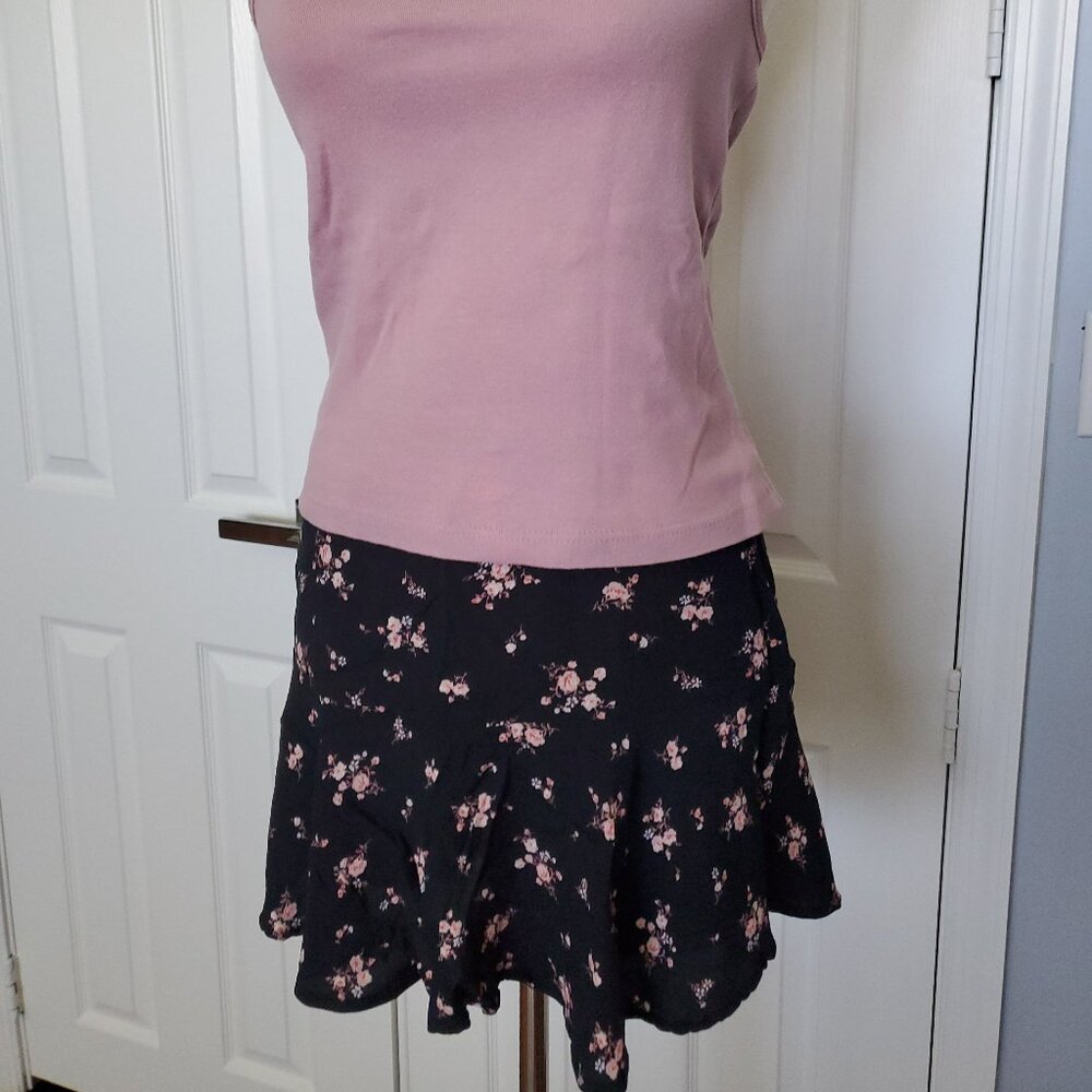 NWOT FLORAL RUFFLE SKORT - Picture 15 of 15